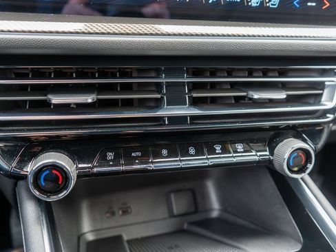 Used 2025 Chevrolet Traverse High Country image 30