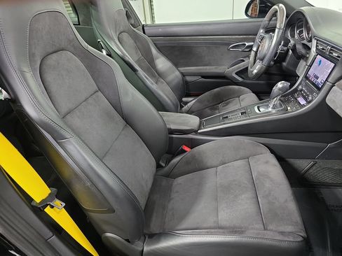 Certified 2019 Porsche 911 Targa 4 GTS AWD/4WD image 27