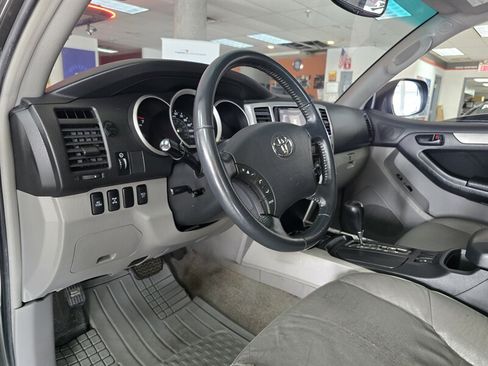 Used 2006 Toyota 4Runner SR5 AWD/4WD image 8