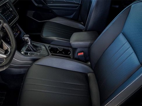 Used 2022 Volkswagen Tiguan SE image 12