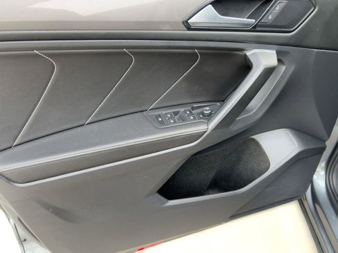 Used 2023 Volkswagen Tiguan SE image 13