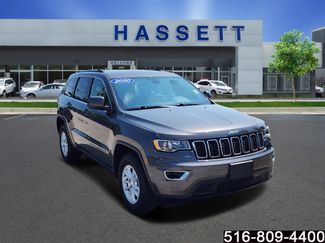 Used 2020 Jeep Grand Cherokee Laredo image 1
