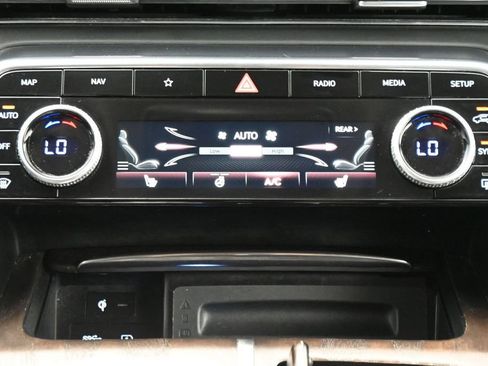 Used 2024 Genesis GV80 2.5T AWD/4WD image 20