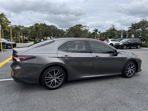 Used 2023 Toyota Camry XLE image 5