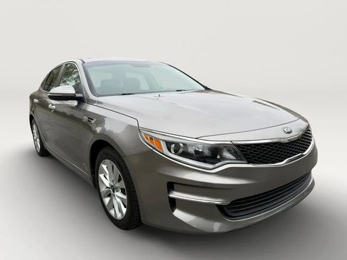 Used 2017 Kia Optima LX w/ Option Group 014 image 3
