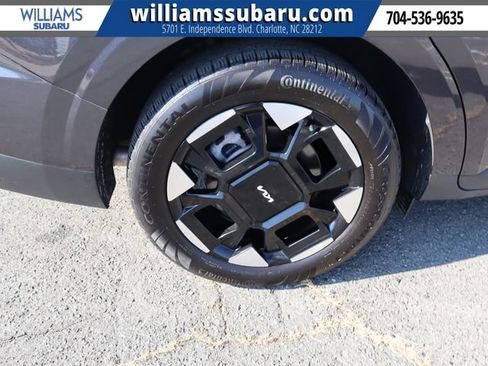 Used 2025 Kia Carnival EX FWD image 40