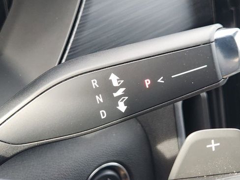 Used 2025 GMC Acadia Elevation image 41