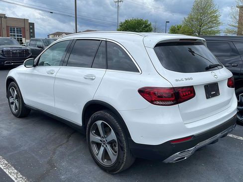 Used 2021 Mercedes-Benz GLC 300 4MATIC image 2