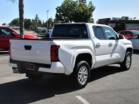Used 2024 Toyota Tacoma SR5 AWD/4WD image 8