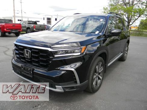 Used 2023 Honda Pilot Touring image 5