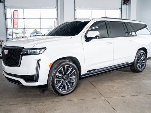 Used 2024 Cadillac Escalade ESV Sport Platinum w/ Heavy-Duty Trailer Package image 11