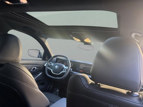 Used 2026 BMW 330i Sedan w/ Premium Package image 36