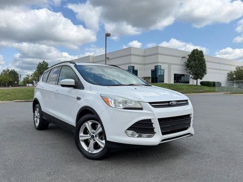 Used 2016 Ford Escape SE w/ Equipment Group 201A AWD/4WD image 2