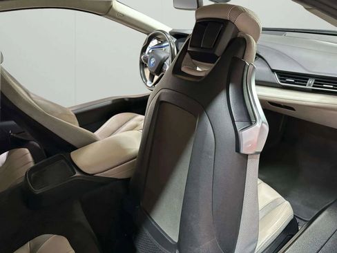 Used 2016 BMW i8 image 40