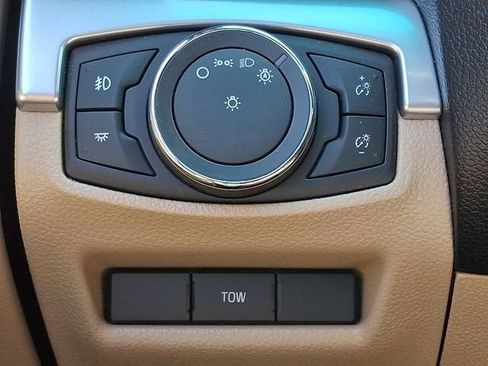 Used 2017 Ford Explorer XLT AWD/4WD image 25