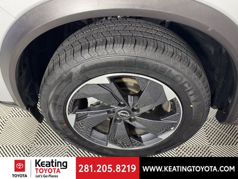 Used 2025 Nissan Rogue SV image 30