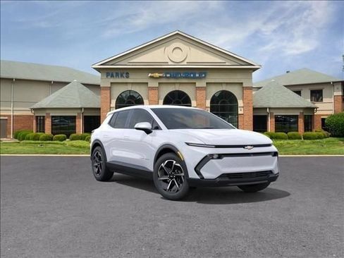 New 2026 Chevrolet Equinox EV LT FWD image 2