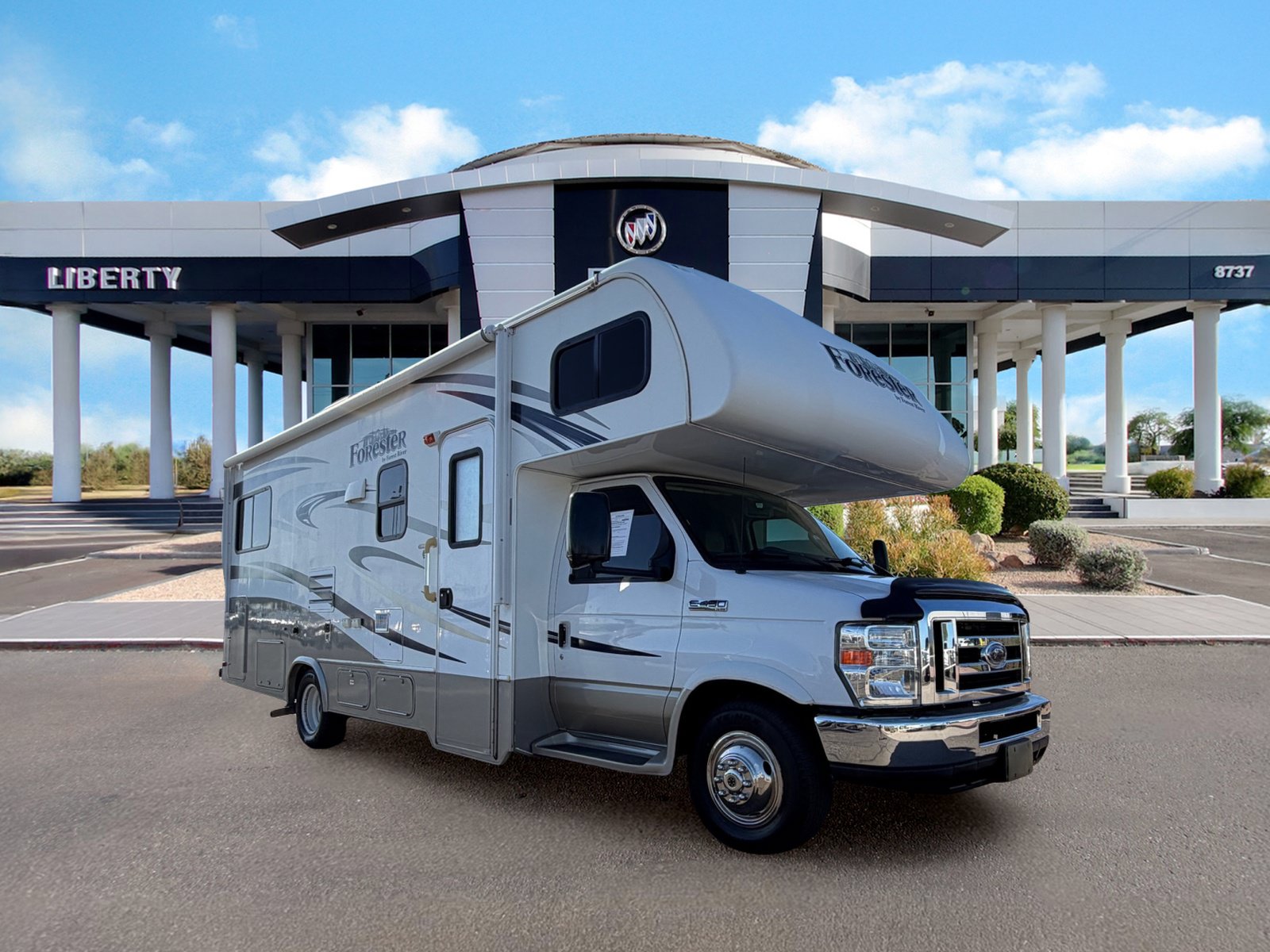 Used 2014 Ford E-450 and Econoline 450 Super Duty w/ Motorhome Prep Package RWD image 2