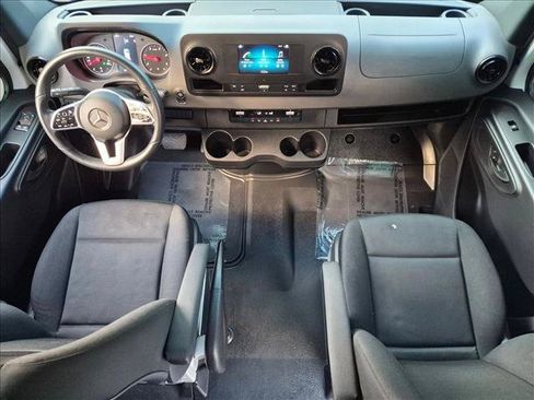Used 2022 Mercedes-Benz Sprinter 2500 image 16