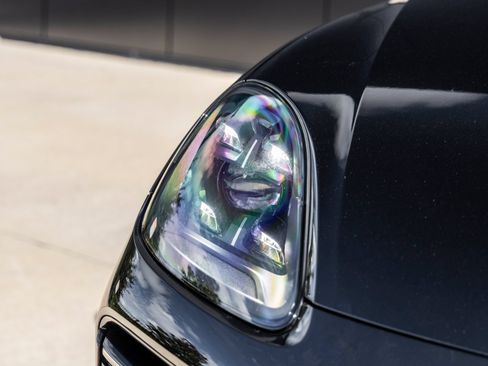 Certified 2021 Porsche Cayenne Turbo S AWD/4WD image 18