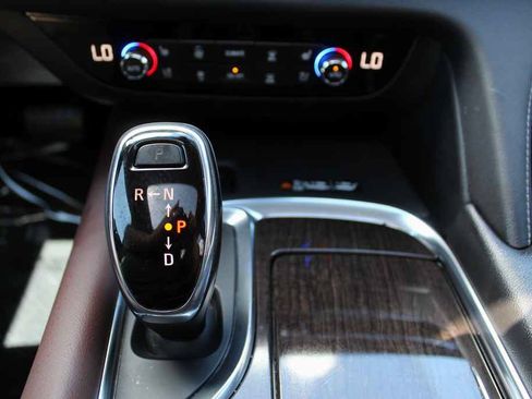 Used 2018 Buick Enclave Avenir w/ Avenir Technology Package FWD image 21