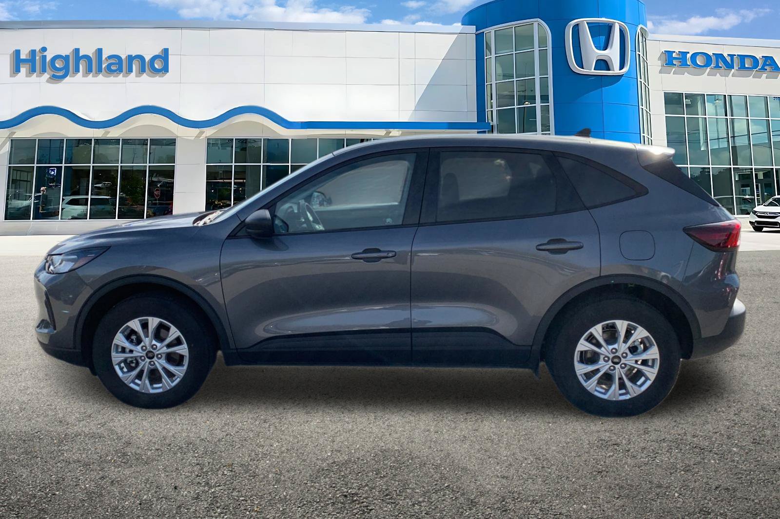 Used 2025 Ford Escape Active AWD/4WD image 2