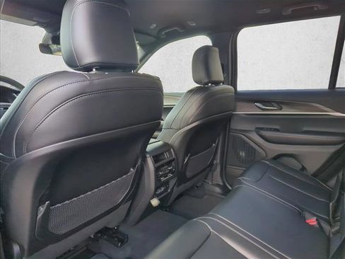 New 2025 Jeep Grand Cherokee Limited w/ Luxury Tech Group II image 17