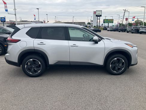 Used 2025 Nissan Rogue SV FWD image 8