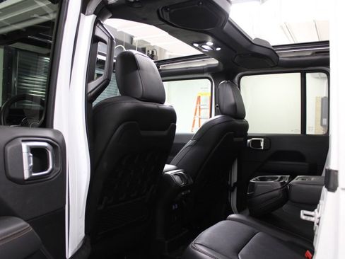 Used 2022 Jeep Wrangler Unlimited Rubicon w/ Trailer Tow Package image 34