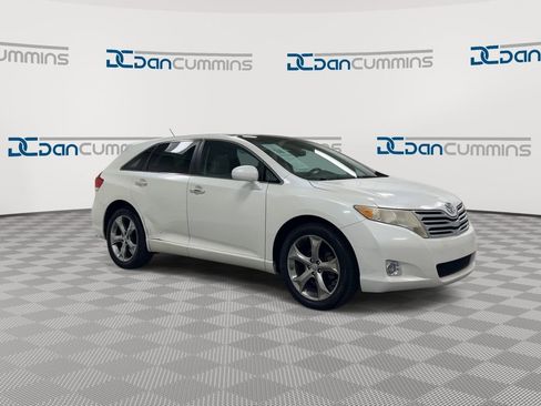 Used 2010 Toyota Venza FWD image 2