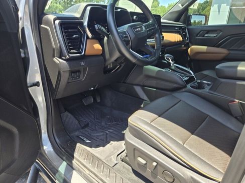 Used 2023 GMC Canyon AT4 w/ AT4 Premium Package AWD/4WD image 17