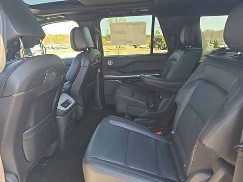 New 2026 Lincoln Navigator L Reserve w/ Jet Appearance Package AWD/4WD image 15
