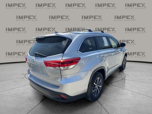 Used 2018 Toyota Highlander XLE image 5