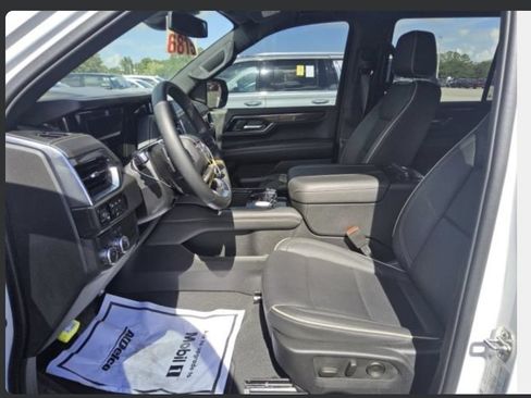 Used 2025 GMC Yukon Elevation RWD image 6