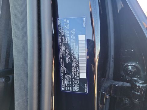 Certified 2025 Volvo XC60 B5 Plus image 31