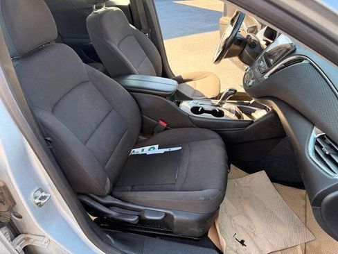 Used 2018 Chevrolet Malibu Hybrid FWD image 12