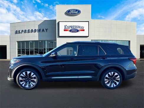 Used 2025 Ford Explorer Platinum w/ LUX Leather Package image 9