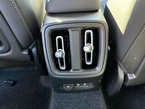 New 2024 Volvo XC40 Recharge Core w/ Protection Package Premier RWD image 32