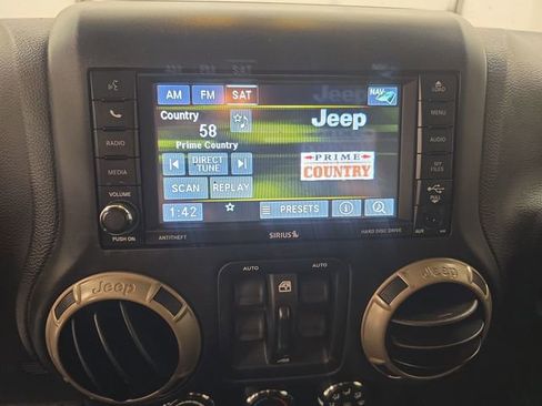Used 2017 Jeep Wrangler Unlimited Sahara AWD/4WD image 24