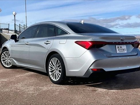 Used 2020 Toyota Avalon Limited image 4