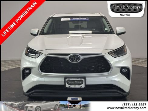 Used 2022 Toyota Highlander XLE image 2
