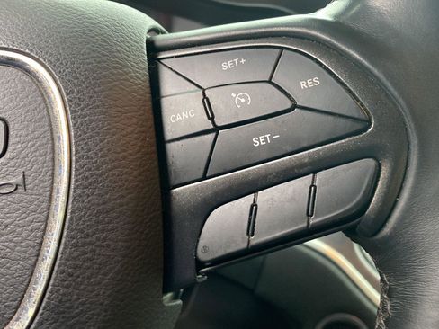 Used 2019 Dodge Charger SXT image 14