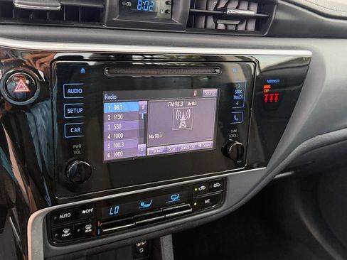 Used 2018 Toyota Corolla LE FWD image 19