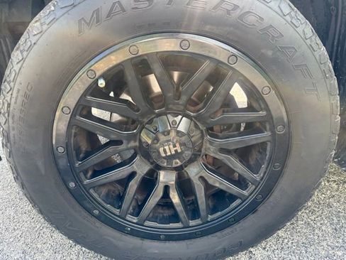 Used 2017 Nissan Titan 4x4 Crew Cab image 11
