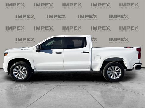 Used 2025 Chevrolet Silverado 1500 Custom image 2