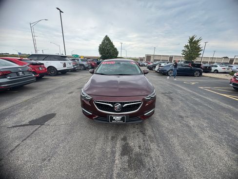 Used 2019 Buick Regal Essence w/ Driver Confidence Package I AWD/4WD image 2