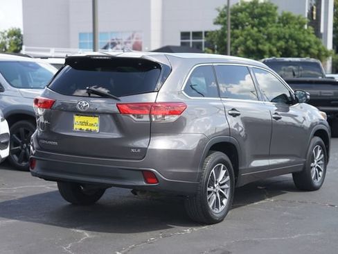 Used 2017 Toyota Highlander XLE FWD image 6