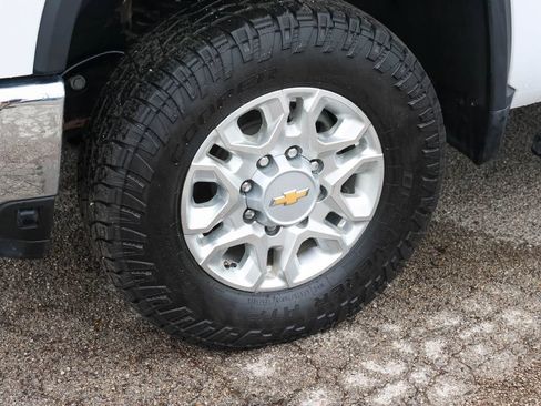 Used 2024 Chevrolet Silverado 2500 LT AWD/4WD image 29