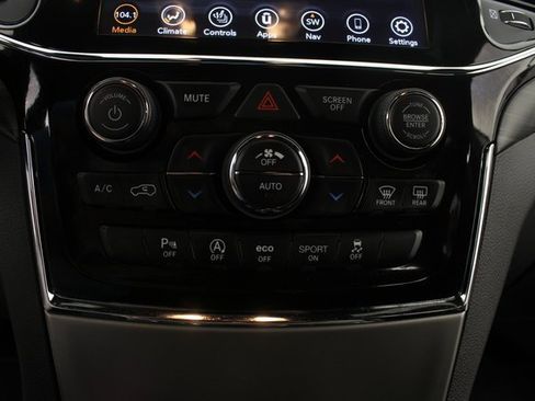 Used 2021 Jeep Grand Cherokee Laredo X image 6