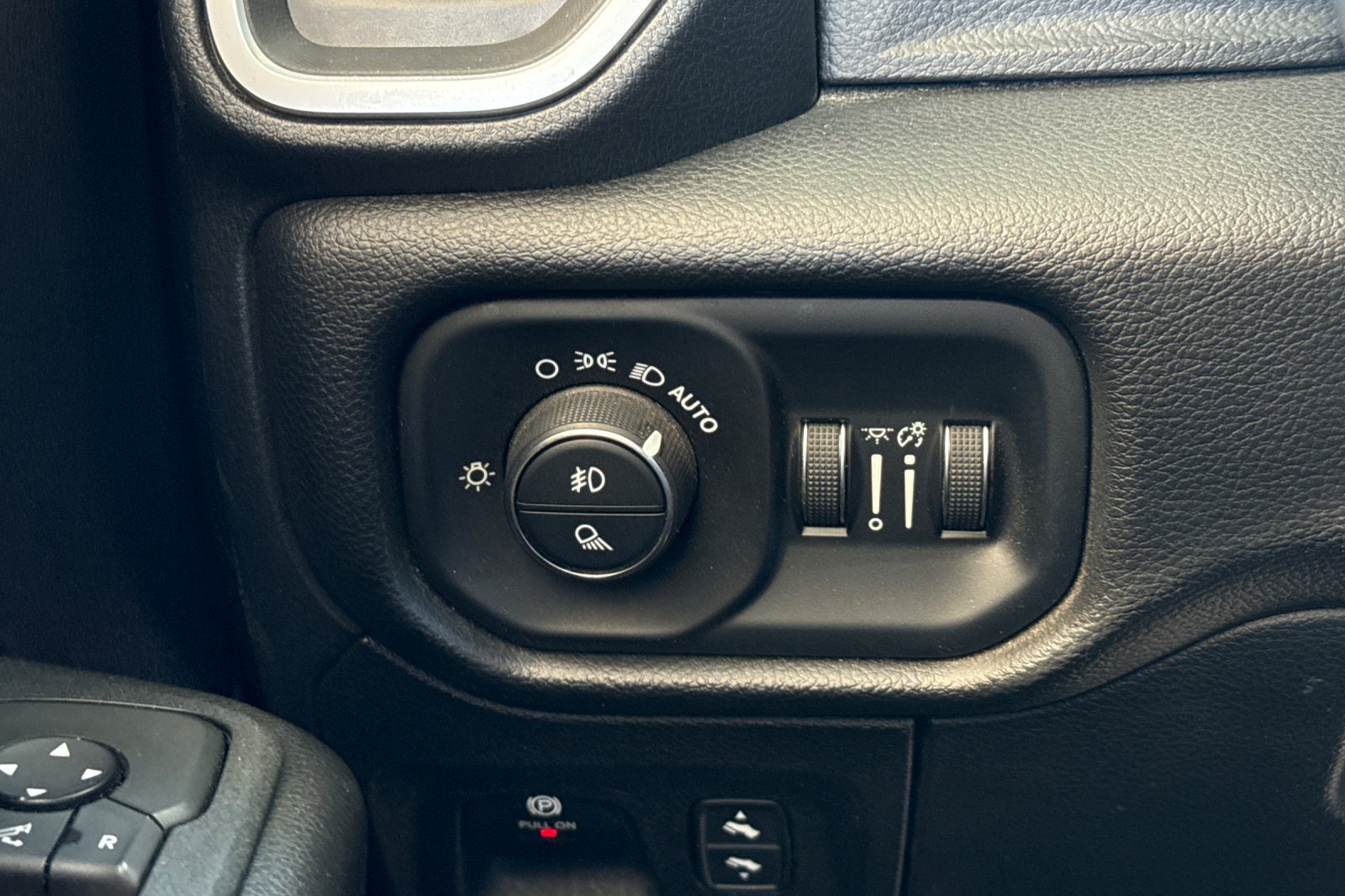 Used 2025 RAM 1500 Big Horn AWD/4WD image 40